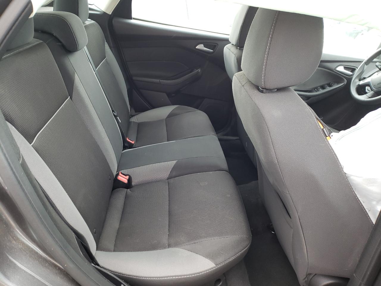 Photo 6 from auction – 2014 FORD FOCUS SE with VIN 1FADP3K20EL135360