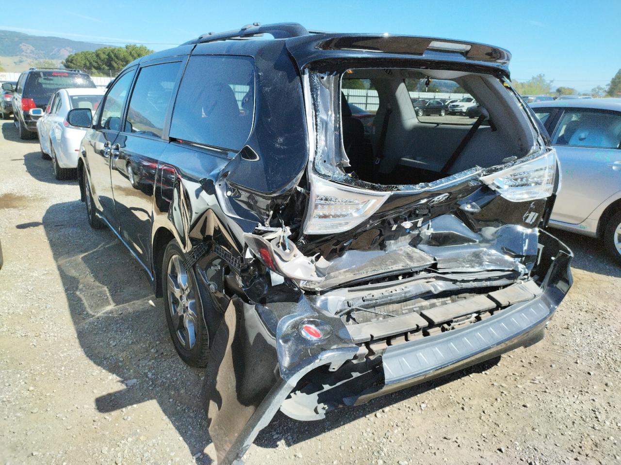 Photo 9 from auction – 2017 TOYOTA SIENNA SE with VIN 5TDXZ3DC8HS827182