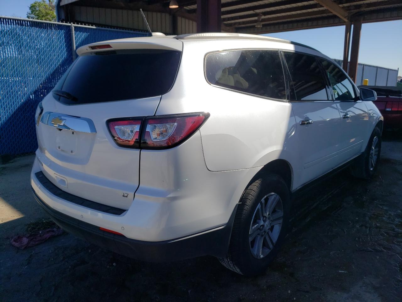 Photo 4 from auction – 2017 CHEVROLET TRAVERSE L with VIN 1GNKRHKD3HJ329205