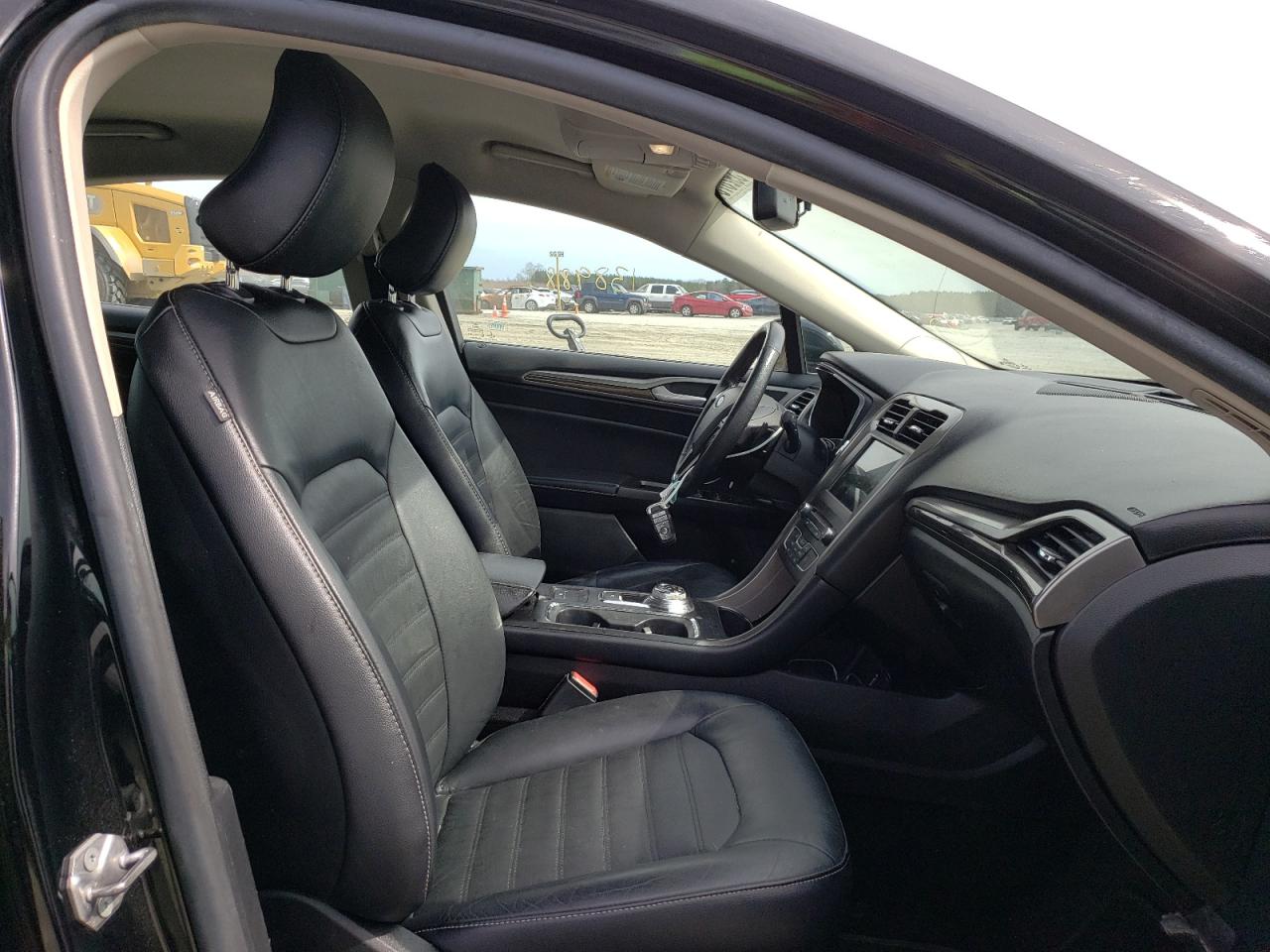 Photo 5 from auction – 2017 FORD FUSION SE with VIN 3FA6P0HD5HR143654