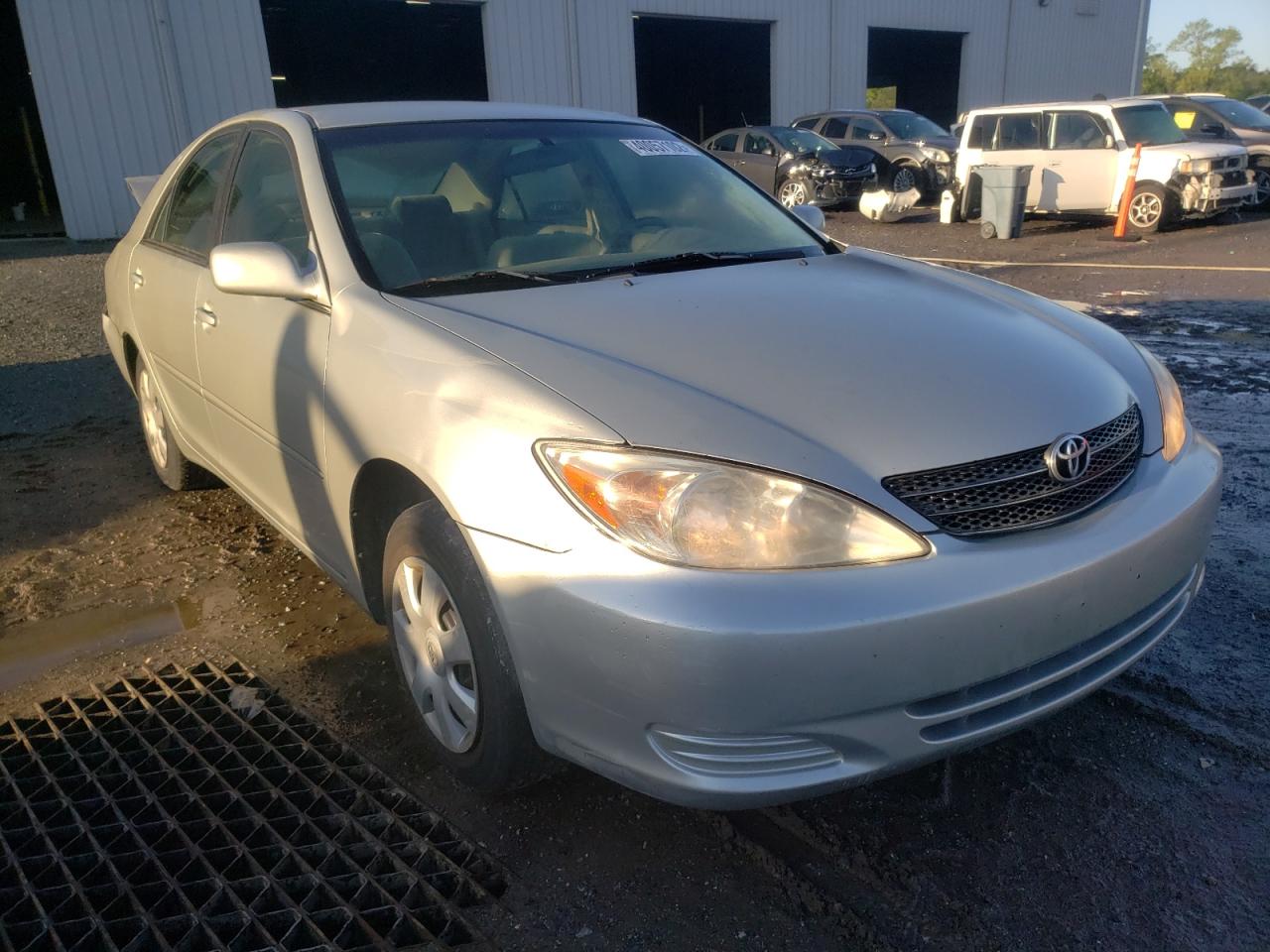 TOYOTA CAMRY LE 2003 with VIN 4T1BE32K53U160121 - Photo from auction