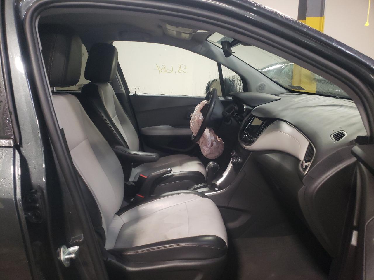 Photo 5 from auction – 2019 CHEVROLET TRAX 1LT with VIN 3GNCJLSB5KL320406