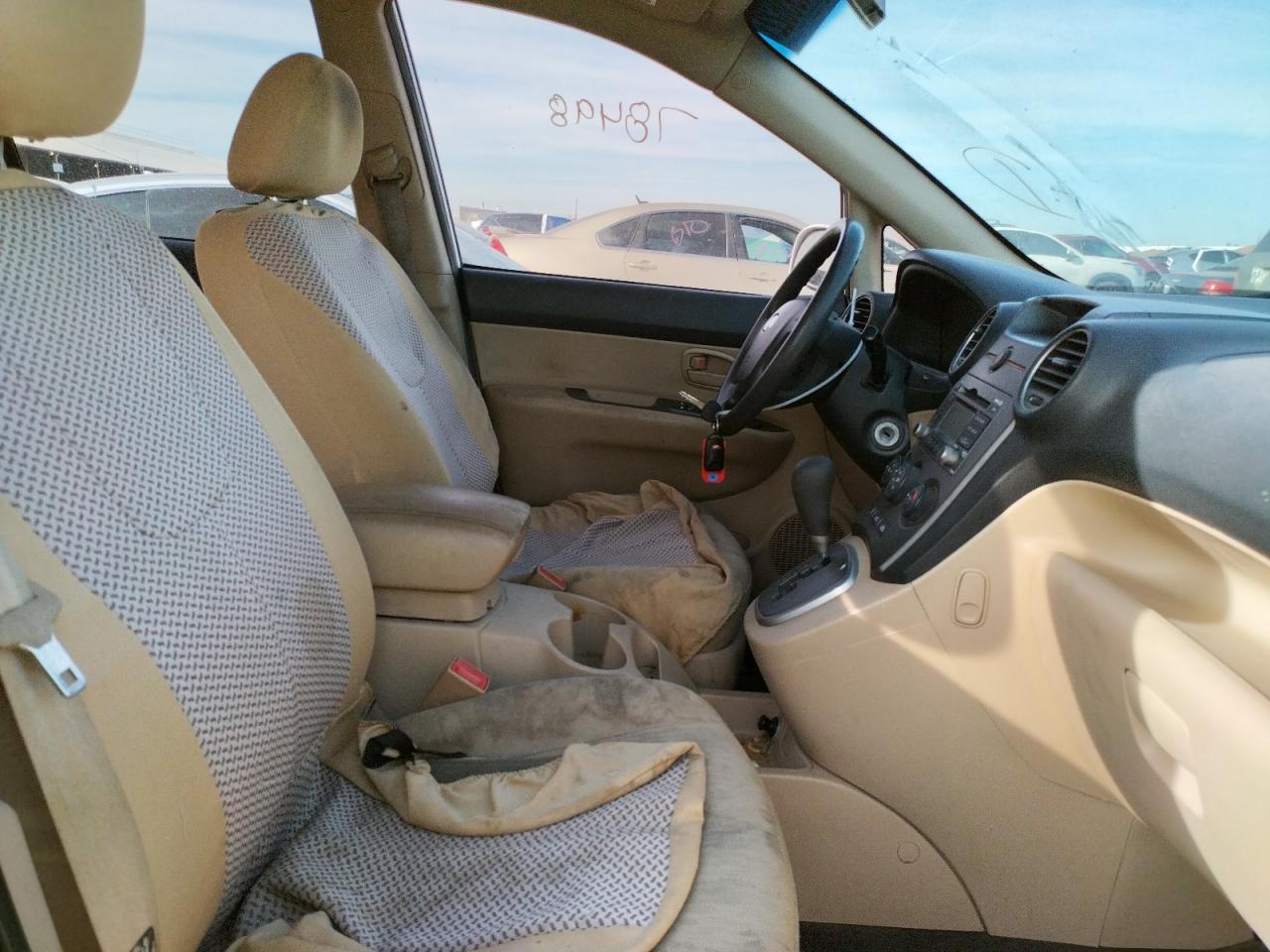 Photo 5 from auction – 2009 KIA RONDO BASE with VIN KNAFG529097276257