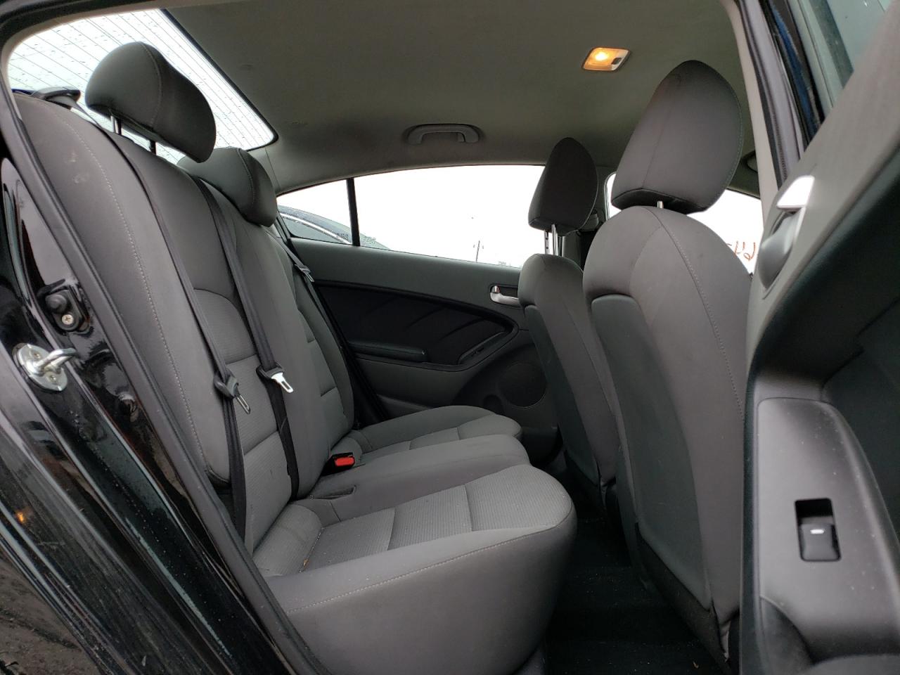 Photo 6 from auction – 2017 KIA FORTE LX with VIN 3KPFK4A78HE036237