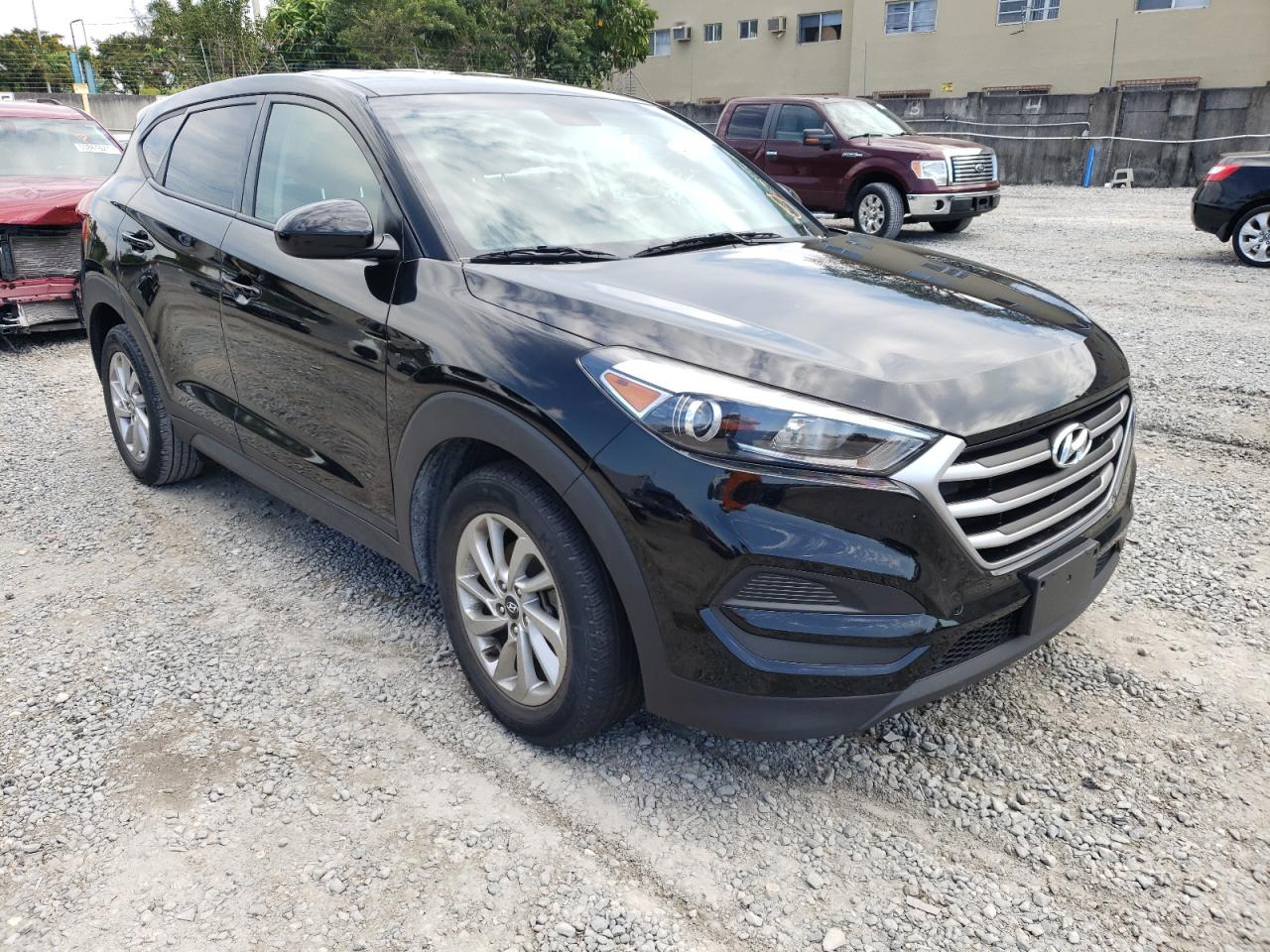 HYUNDAI TUCSON SE 2018 with VIN KM8J2CA44JU639876 - Photo from auction