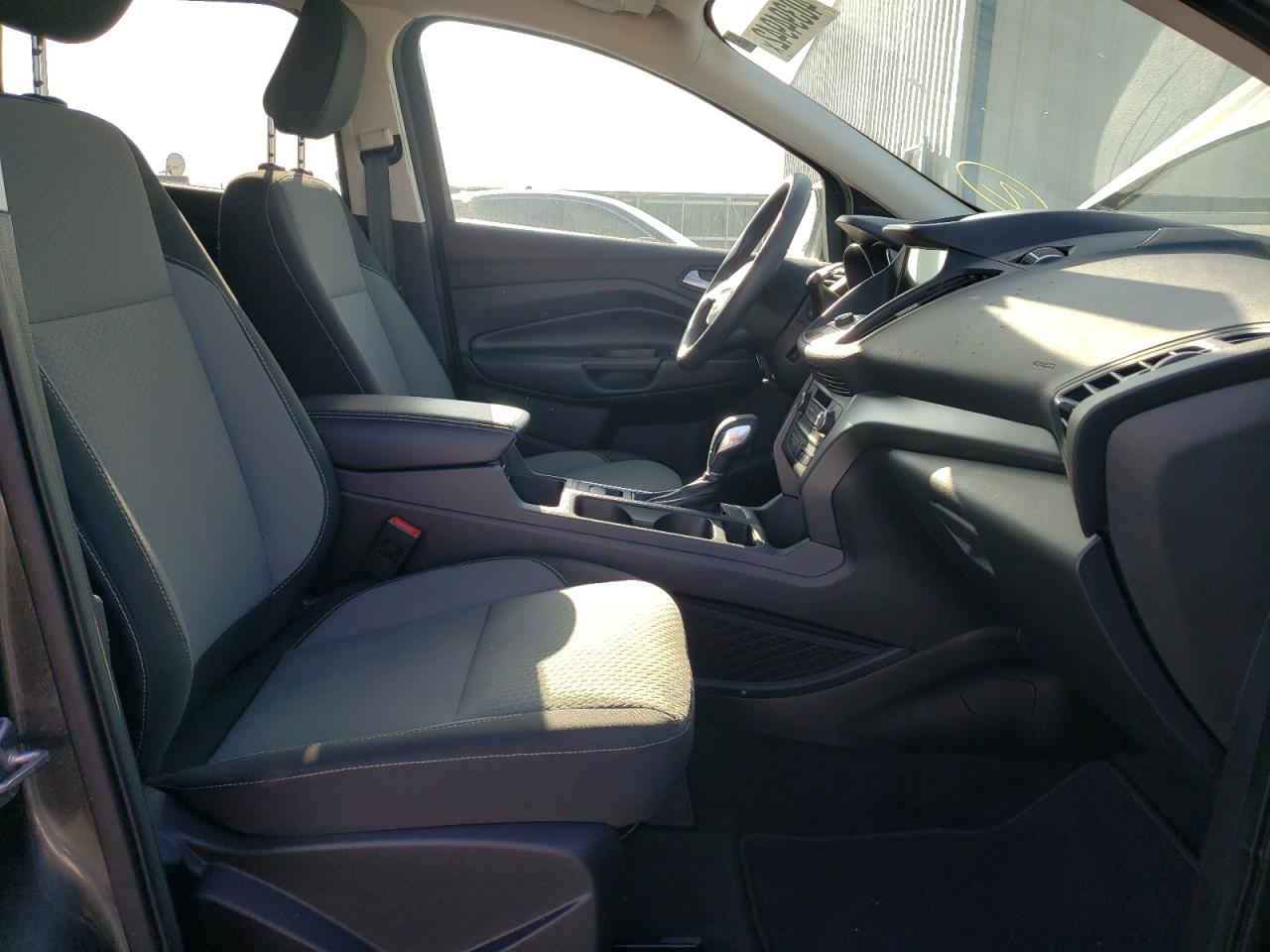 Photo 5 from auction – 2019 FORD ESCAPE SE with VIN 1FMCU0GD4KUA11889