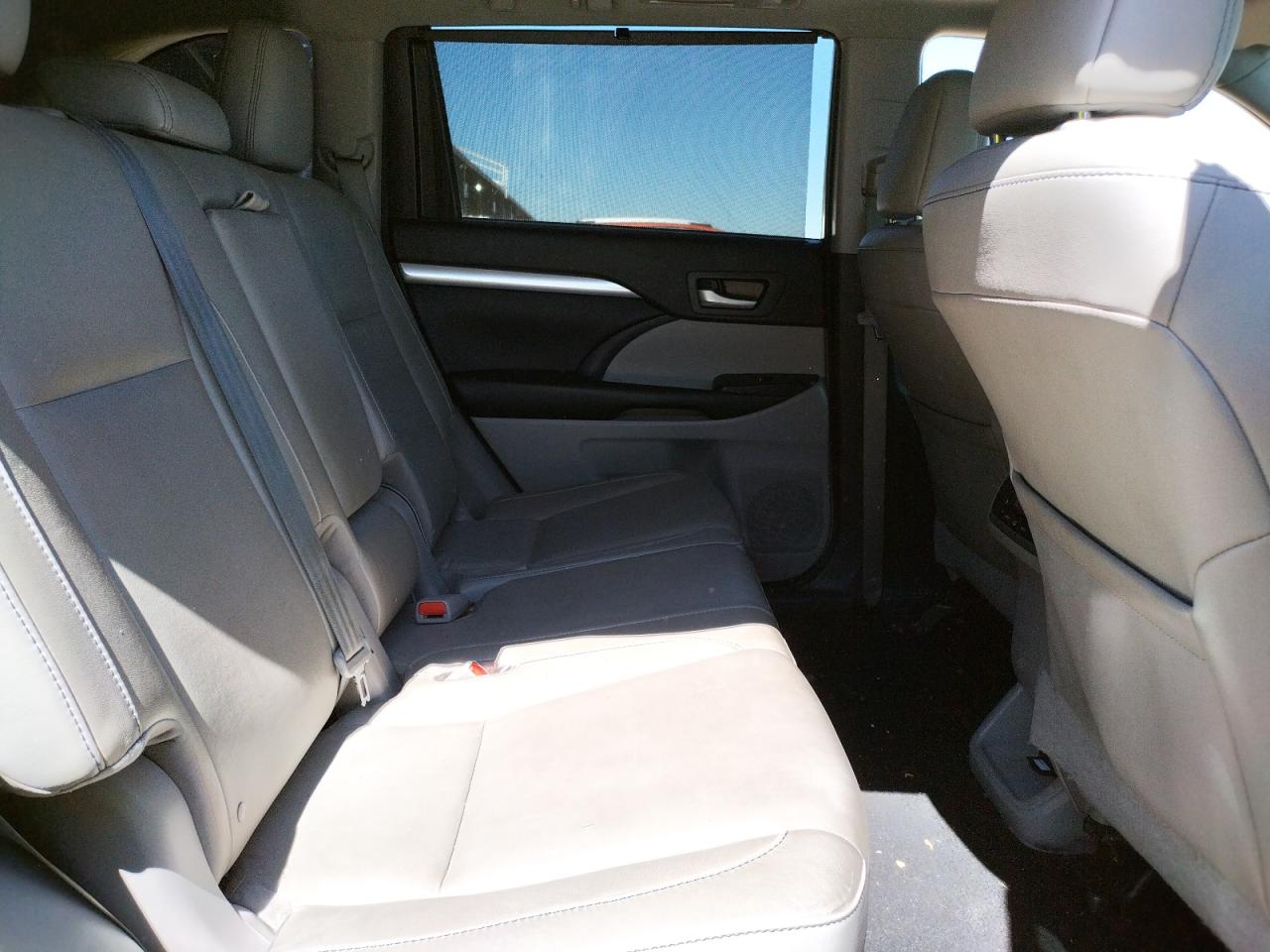 Photo 6 from auction – 2016 TOYOTA HIGHLANDER with VIN 5TDKKRFH7GS504153