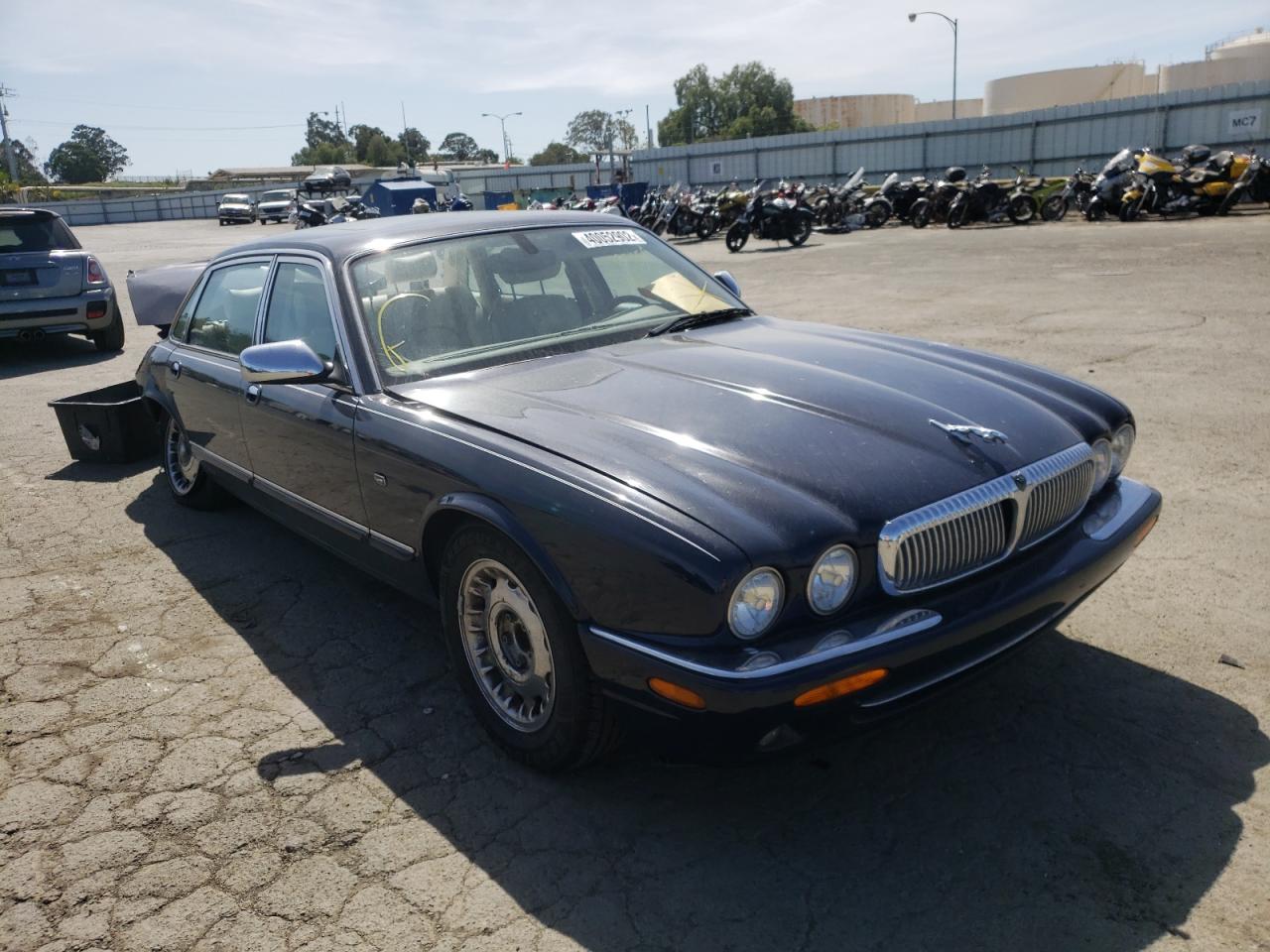 JAGUAR VANDENPLAS 2000 with VIN SAJDA24C8YLF12621 - Photo from auction