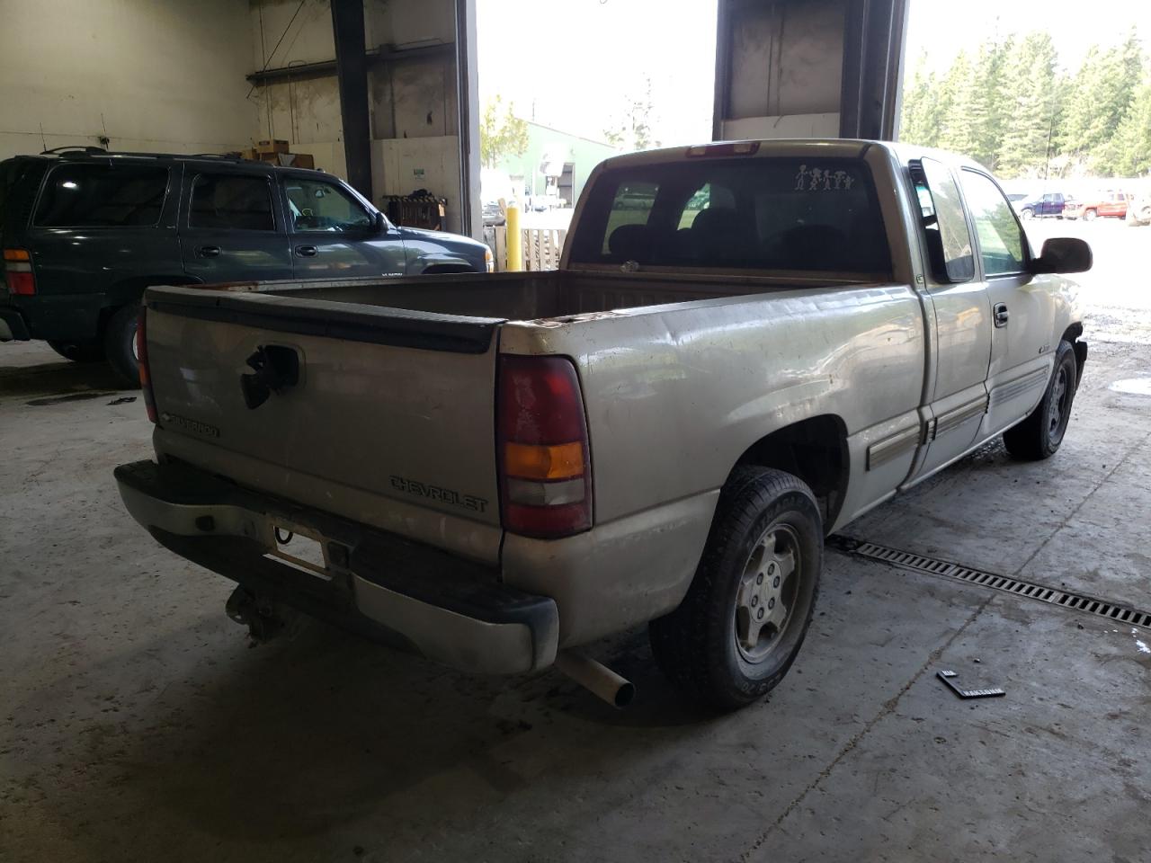 Photo 4 from auction – 2002 CHEVROLET SILVERADO with VIN 2GCEC19V121341710