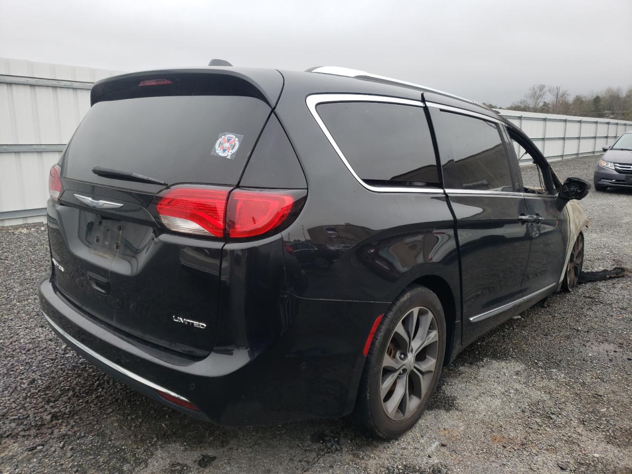 Photo 4 from auction – 2017 CHRYSLER PACIFICA L with VIN 2C4RC1GG0HR647572