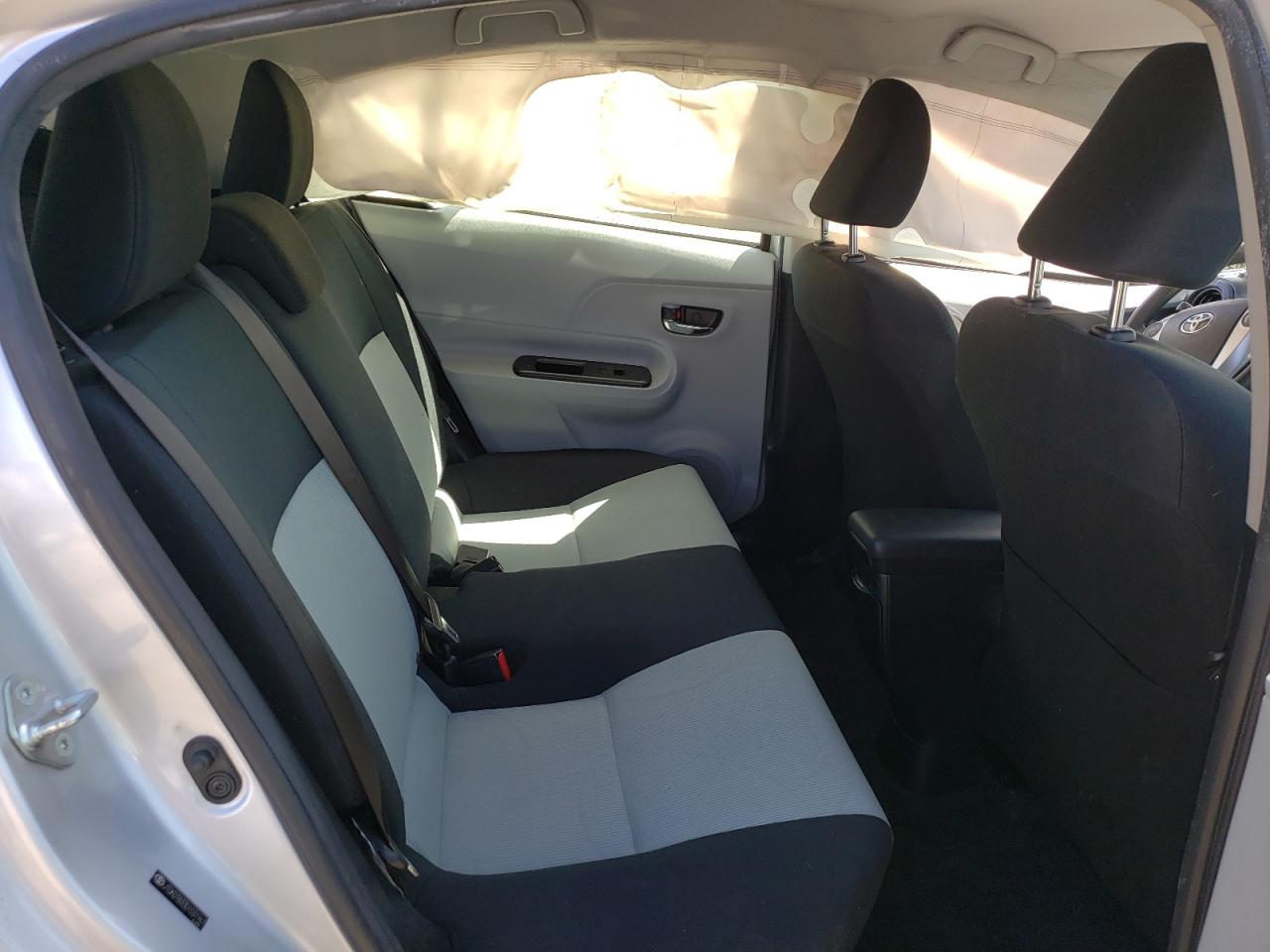 Photo 6 from auction – 2013 TOYOTA PRIUS C with VIN JTDKDTB33D1031961