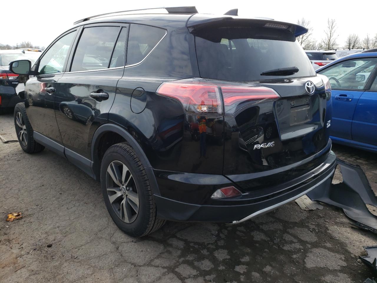 Photo 3 from auction – 2016 TOYOTA RAV4 XLE with VIN 2T3RFREV0GW410186