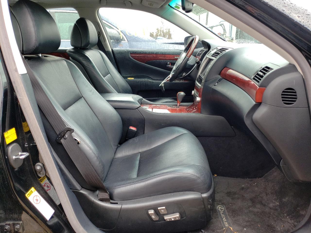 Photo 5 from auction – 2011 LEXUS LS 460 with VIN JTHCL5EFXB5010635