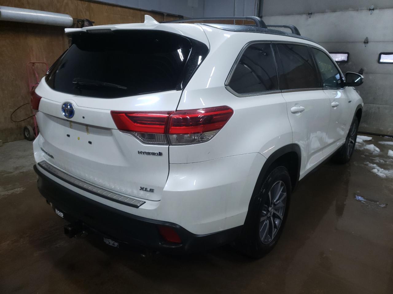 Photo 4 from auction – 2019 TOYOTA HIGHLANDER with VIN 5TDJGRFH9KS077452