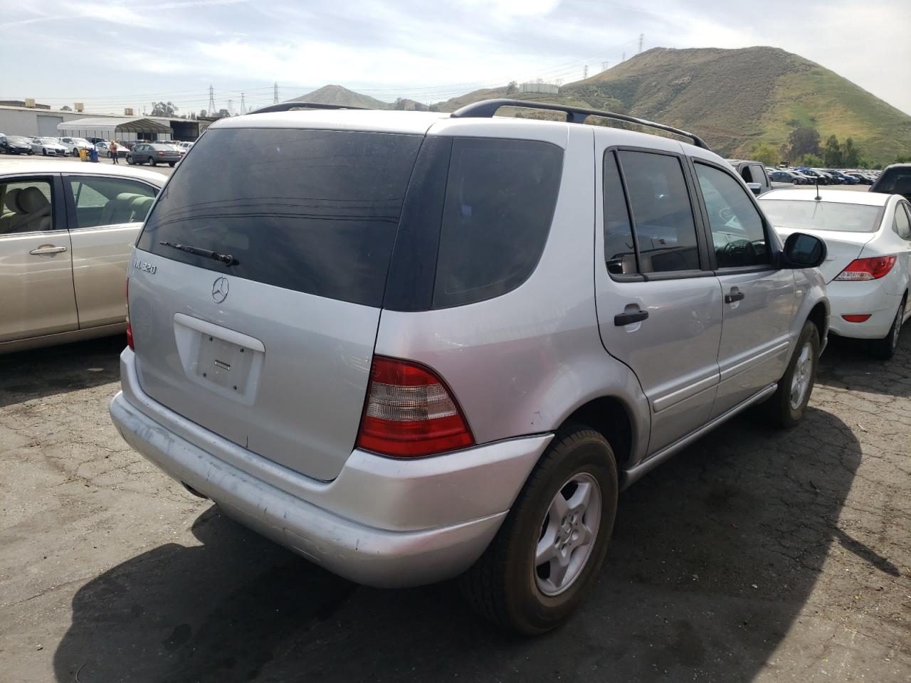 Photo 4 from auction – 2000 MERCEDES-BENZ ML 320 with VIN 4JGAB54E1YA195478