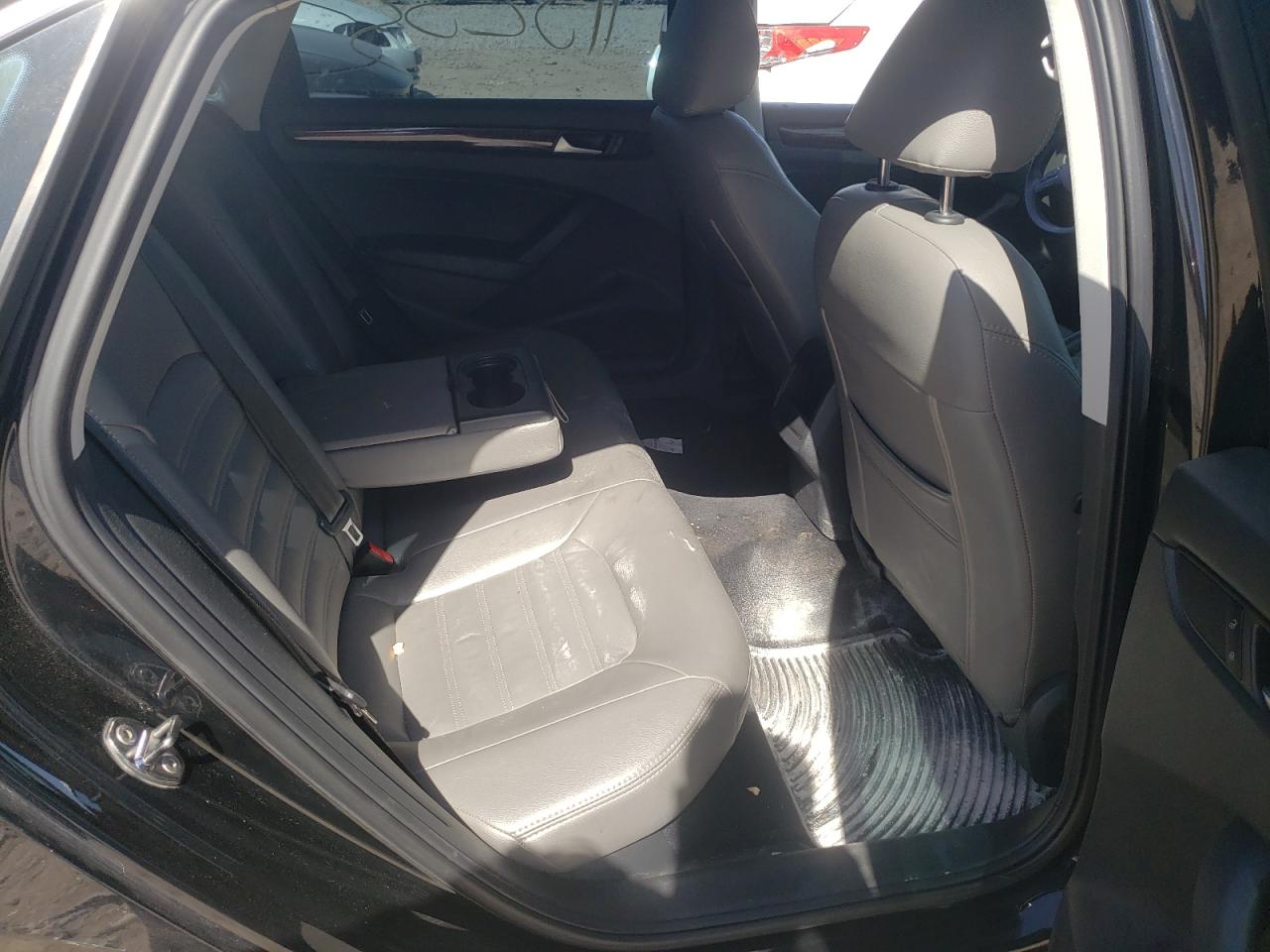 Photo 6 from auction – 2012 VOLKSWAGEN PASSAT SEL with VIN 1VWCH7A36CC097082