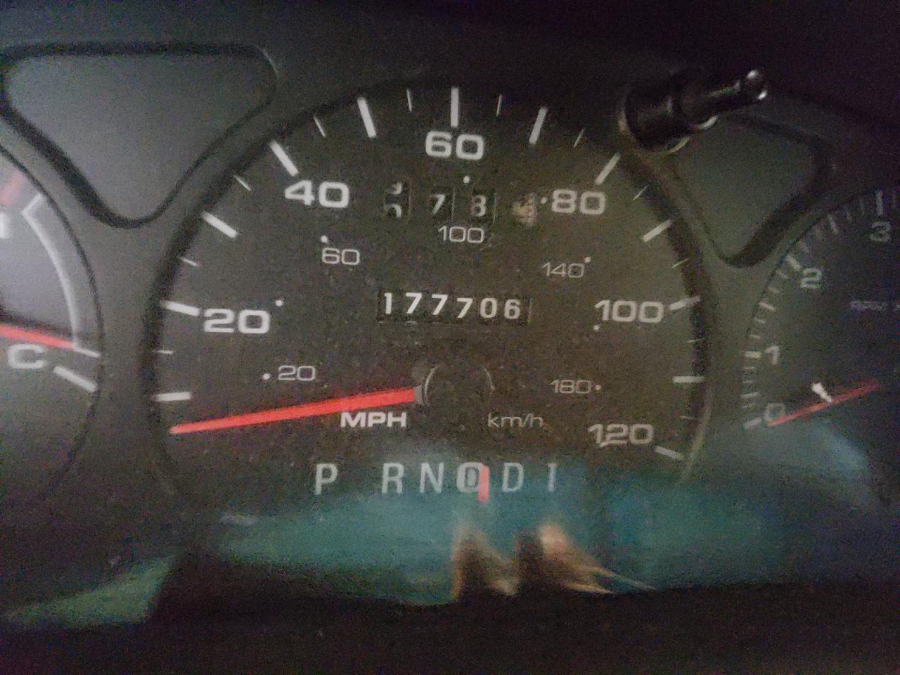 Photo 8 from auction – 2002 FORD TAURUS SE with VIN 1FAFP53U52G181999