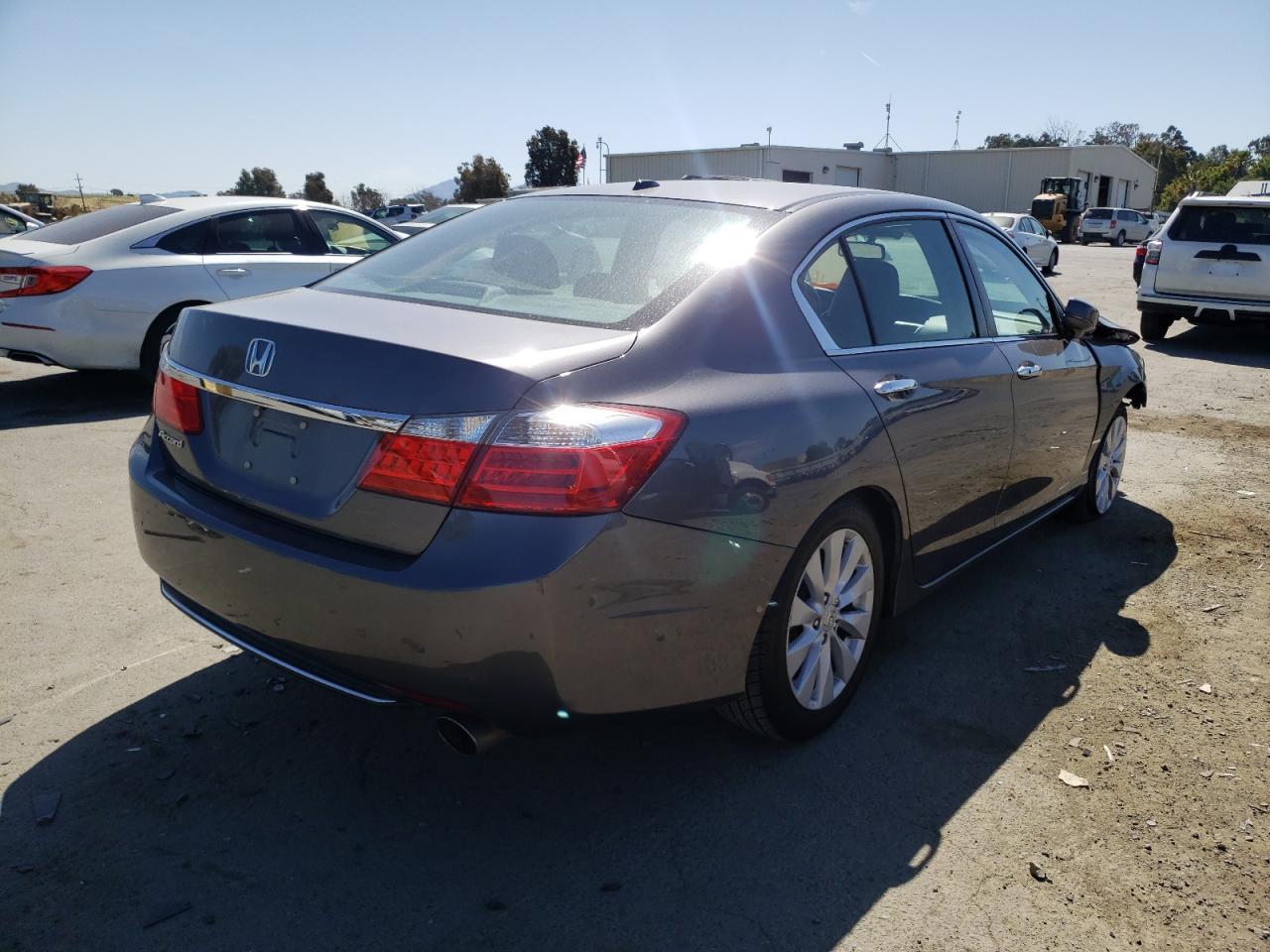 Photo 4 from auction – 2015 HONDA ACCORD EXL with VIN 1HGCR2F81FA054472