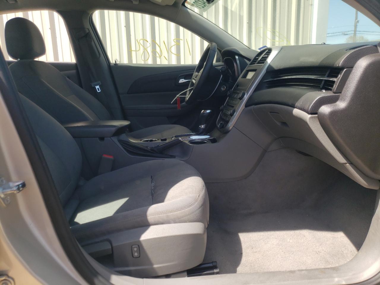 Photo 5 from auction – 2016 CHEVROLET MALIBU LIM with VIN 1G11A5SAXGF111689