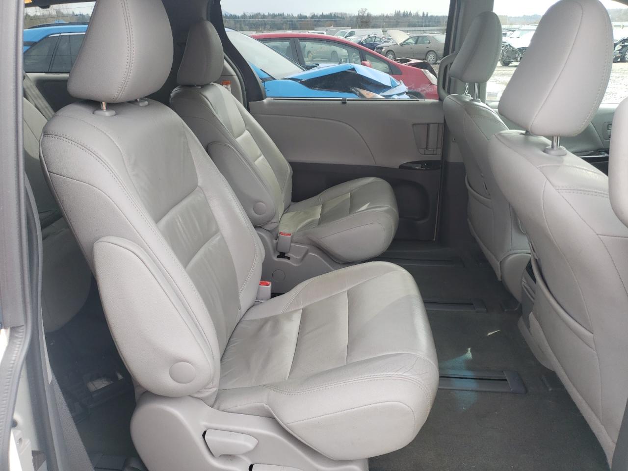 Photo 6 from auction – 2016 TOYOTA SIENNA XLE with VIN 5TDDK3DC3GS129732