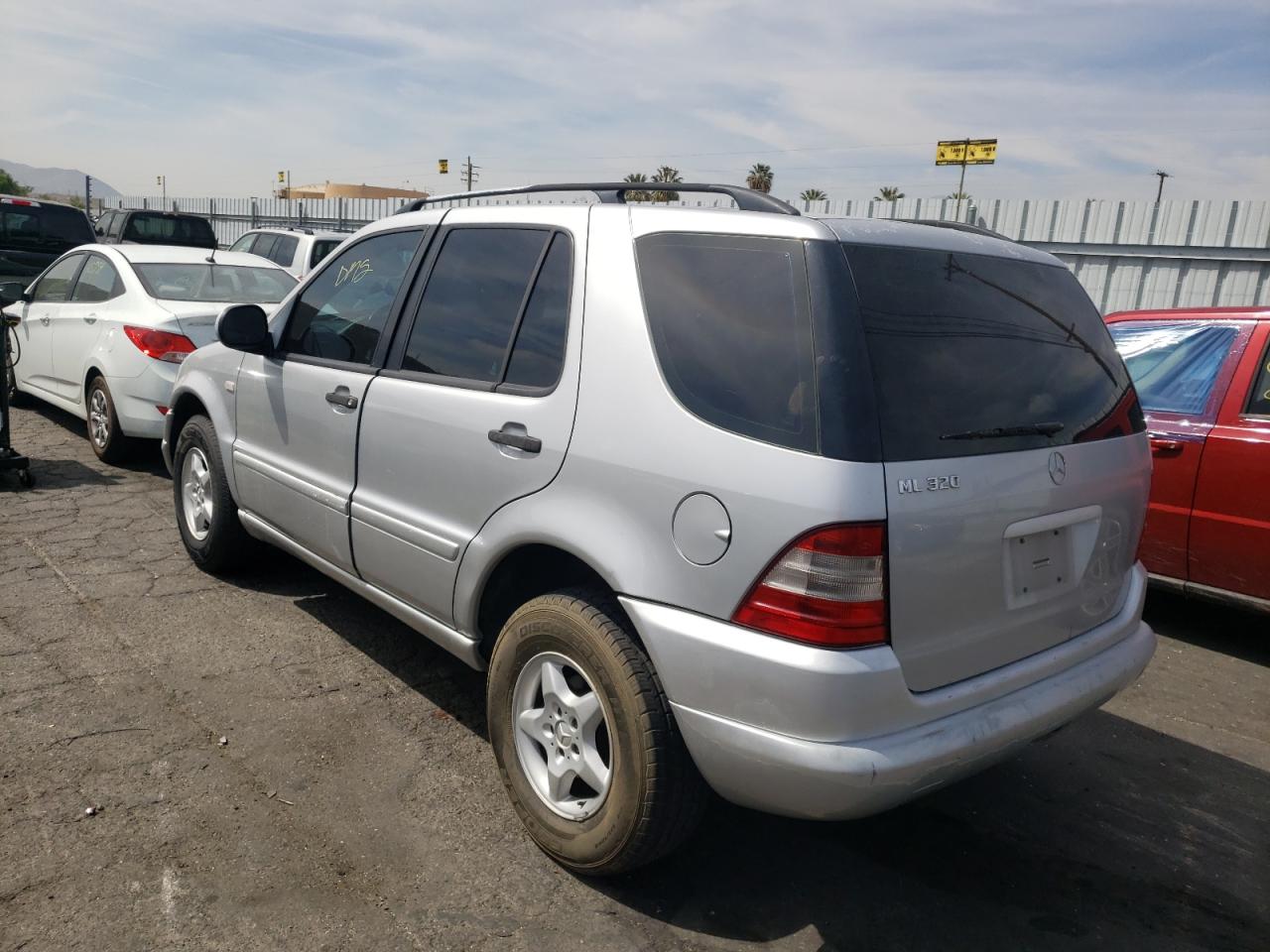 Photo 3 from auction – 2000 MERCEDES-BENZ ML 320 with VIN 4JGAB54E1YA195478
