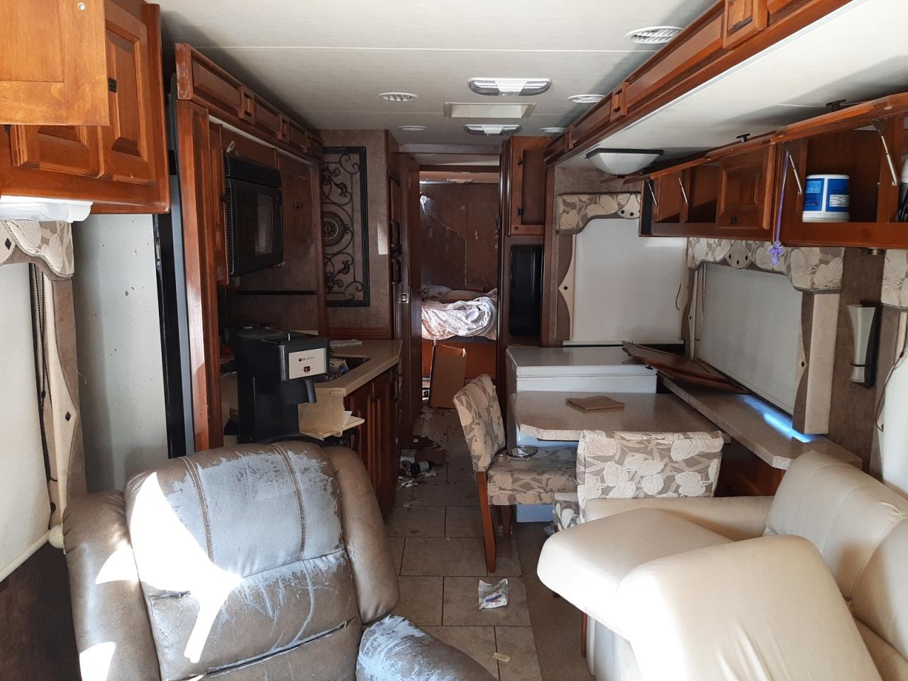 Photo 6 from auction – 2012 FORD F53 with VIN 1F66F5DYXC0A01637