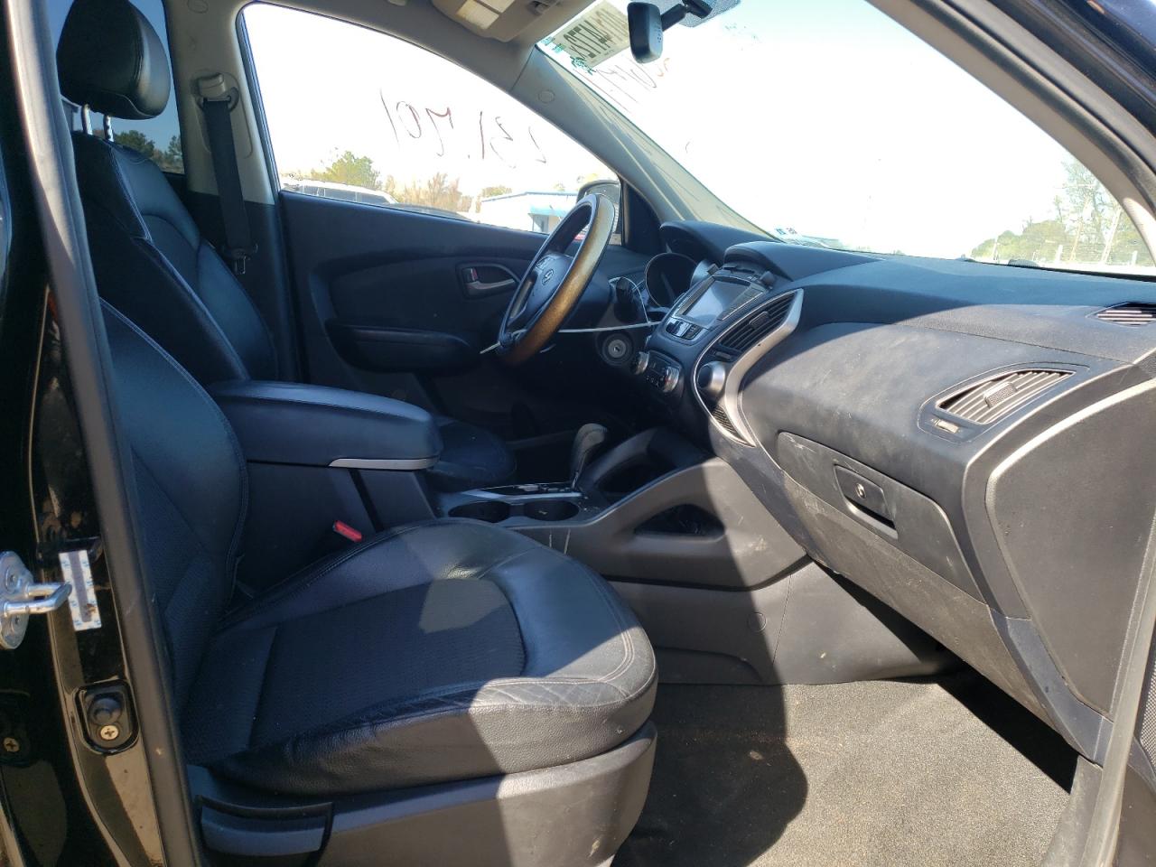 Photo 5 from auction – 2011 HYUNDAI TUCSON with VIN KM8JU3AC1BU306179