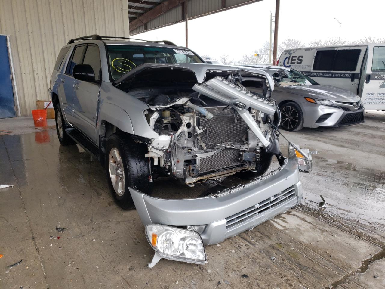 TOYOTA 4RUNNER SR 2005 with VIN JTEZU14R950058072 - Photo from auction