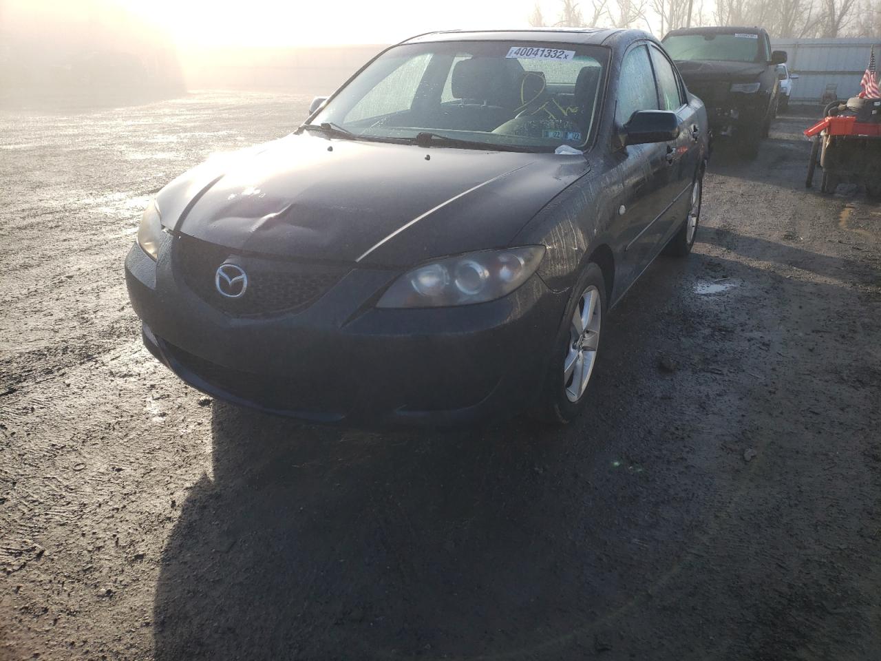 Photo 2 from auction – 2006 MAZDA 3 with VIN JM1BK32F961517922