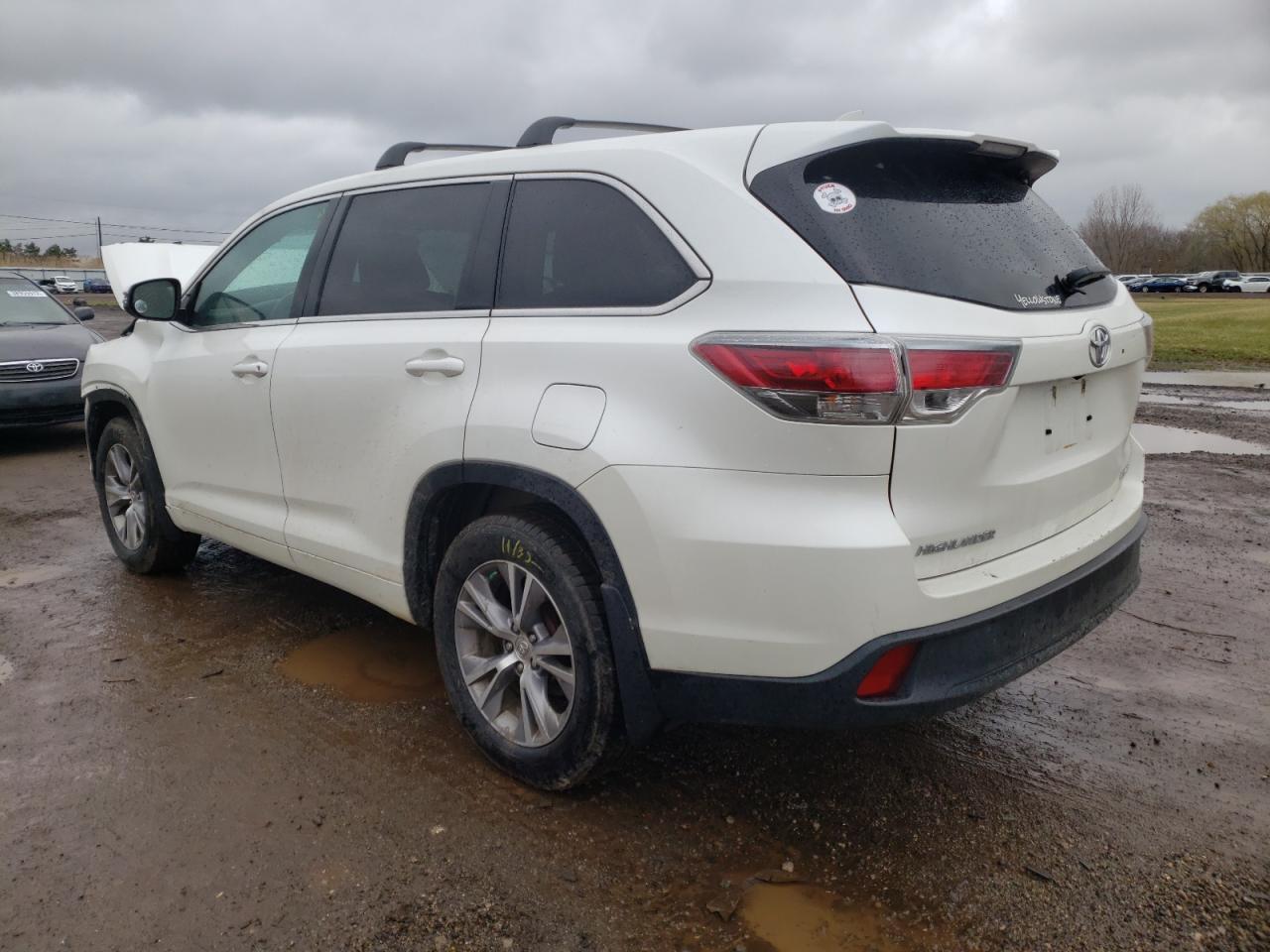 Photo 3 from auction – 2015 TOYOTA HIGHLANDER with VIN 5TDBKRFH1FS165906