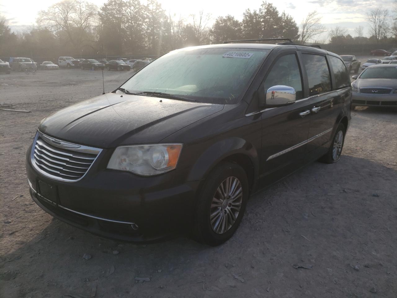 Photo 2 from auction – 2013 CHRYSLER TOWN & COU with VIN 2C4RC1CG3DR531881