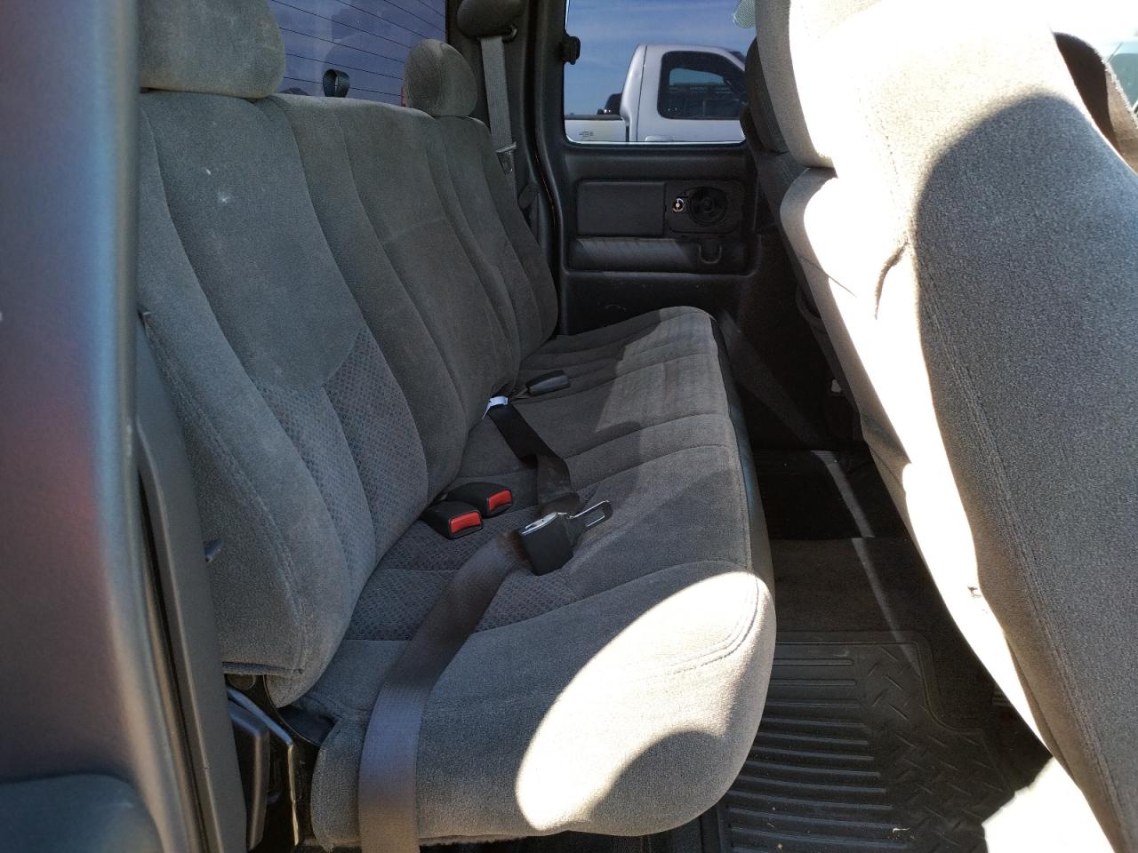 Photo 6 from auction – 2004 CHEVROLET SILVERADO with VIN 1GCEC19V04E383061