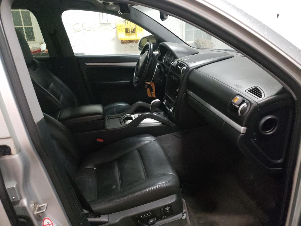 Photo 5 from auction – 2004 PORSCHE CAYENNE S with VIN WP1AB29PX4LA71462