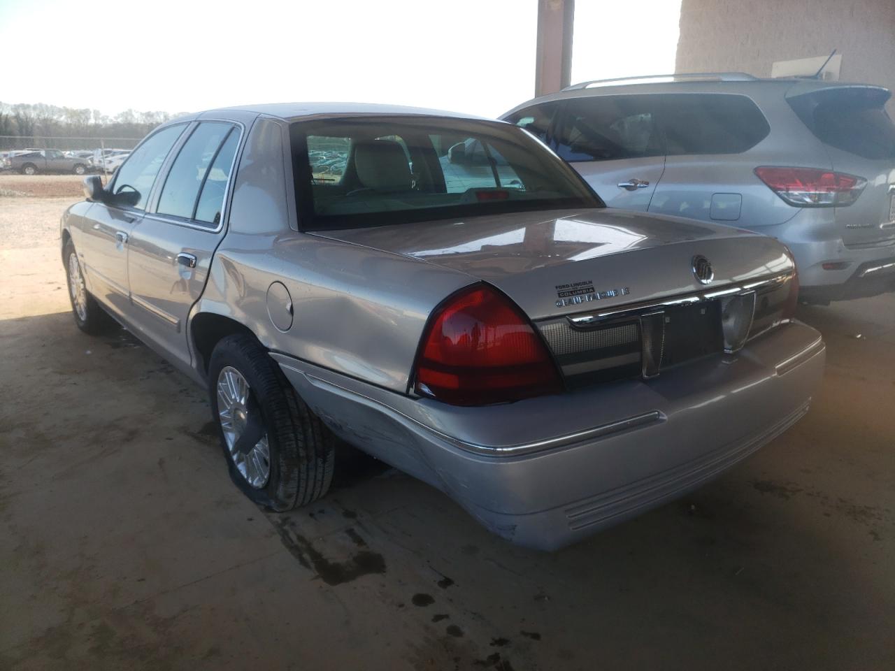 Photo 3 from auction – 2011 MERCURY GRAND MARQ with VIN 2MEBM7FV7BX604396
