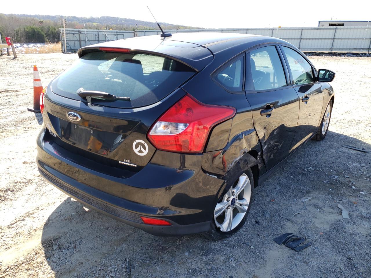 Photo 4 from auction – 2014 FORD FOCUS SE with VIN 1FADP3K26EL277874