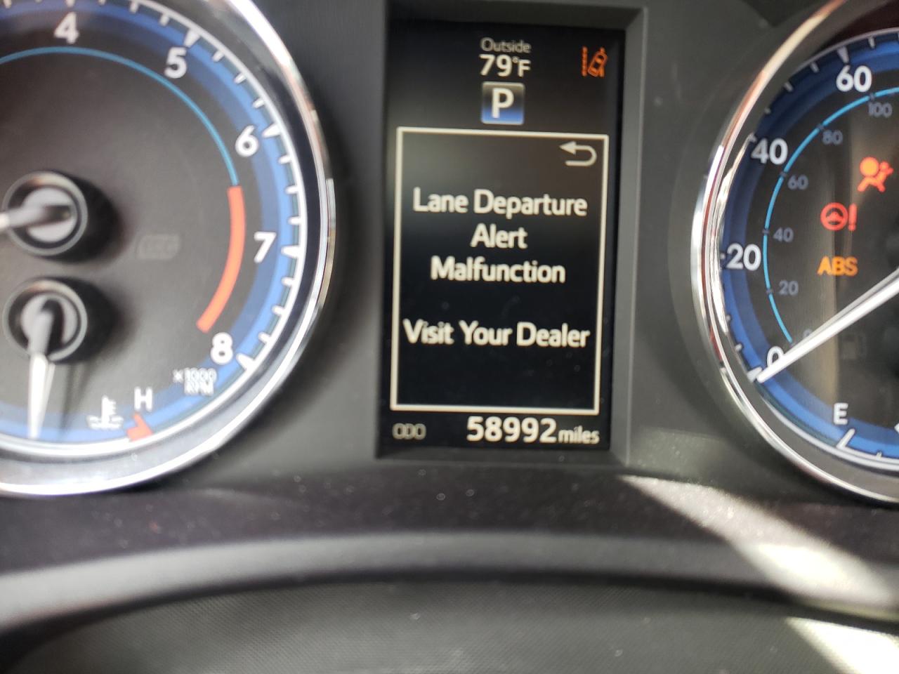 Photo 8 from auction – 2018 TOYOTA COROLLA L with VIN 5YFBURHE5JP770803