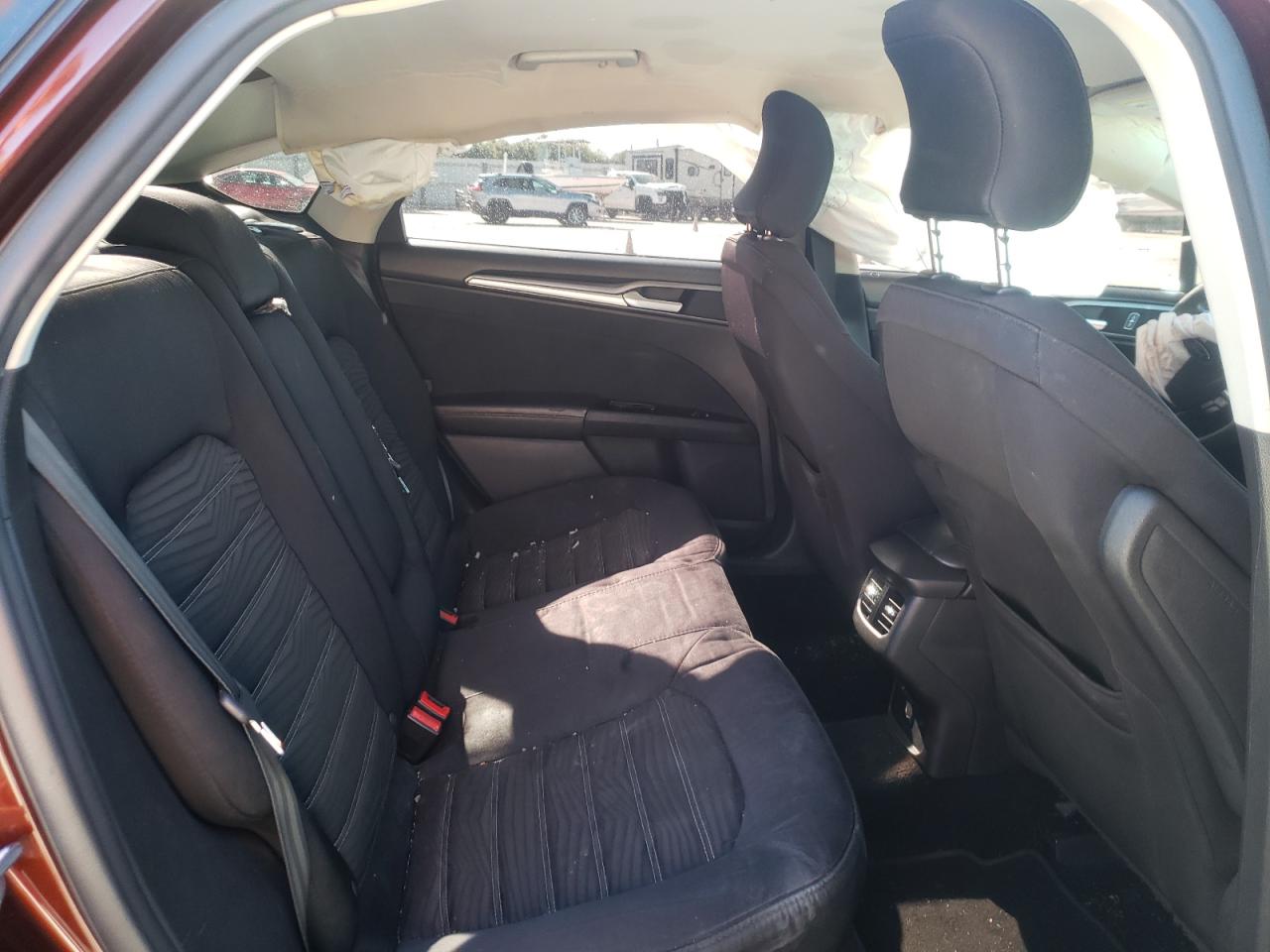 Photo 6 from auction – 2016 FORD FUSION SE with VIN 3FA6P0HD2GR335788