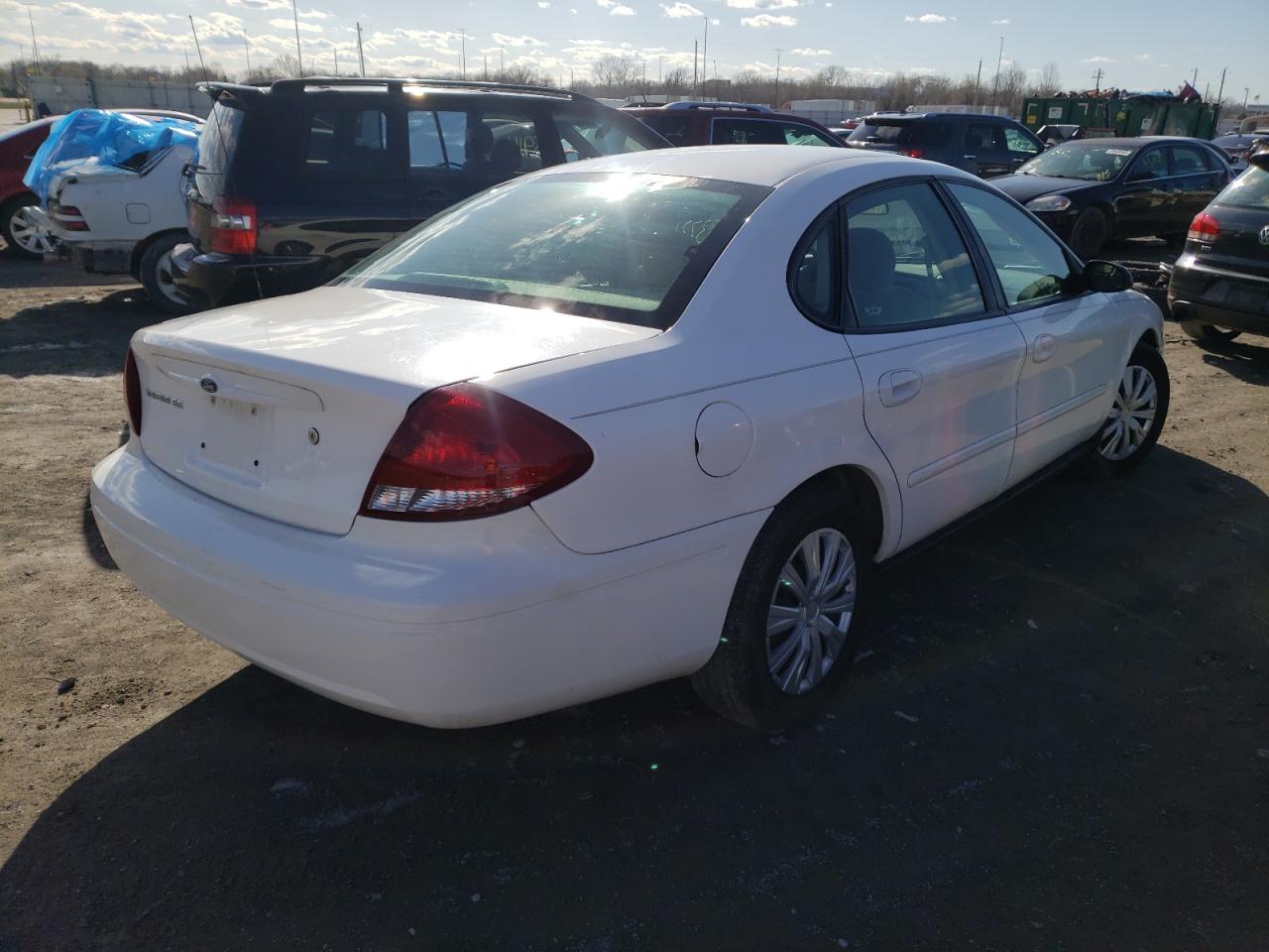 Photo 4 from auction – 2005 FORD TAURUS SE with VIN 1FAFP53U75A225928