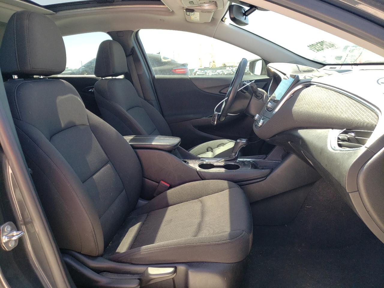 Photo 5 from auction – 2018 CHEVROLET MALIBU LT with VIN 1G1ZD5ST3JF238951