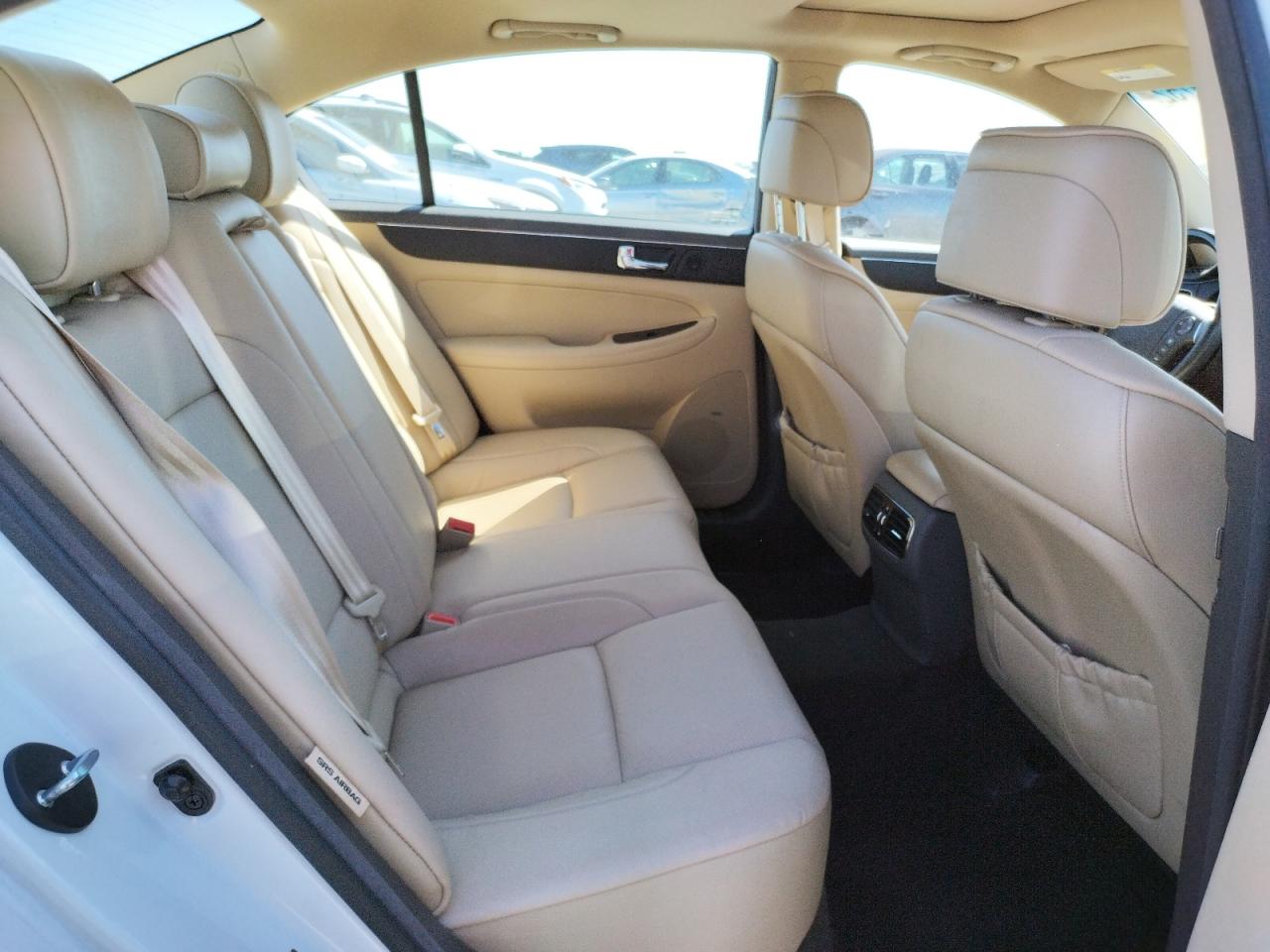 Photo 6 from auction – 2010 HYUNDAI GENESIS 4. with VIN KMHGC4DF4AU075124