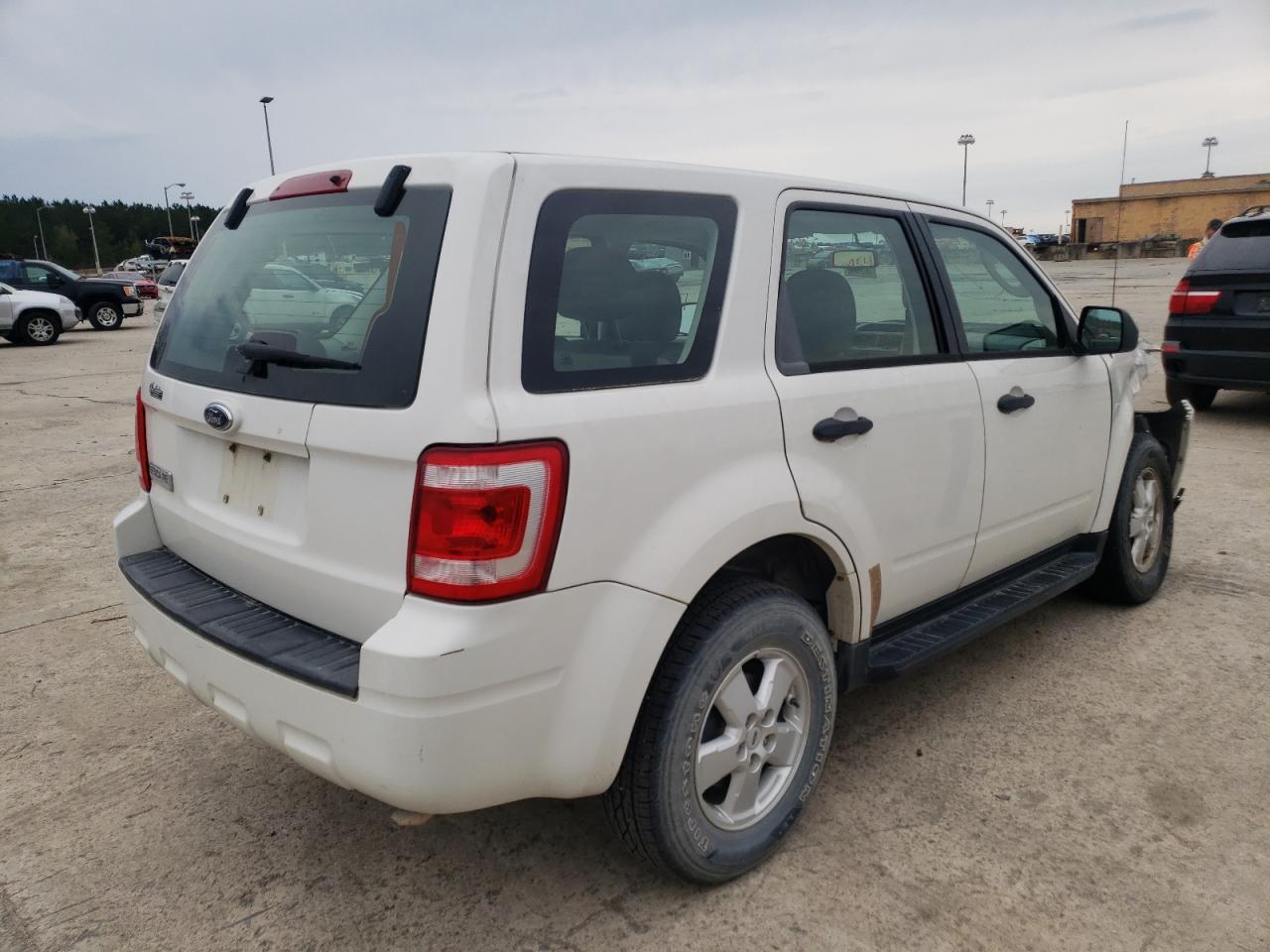 Photo 4 from auction – 2009 FORD ESCAPE XLS with VIN 1FMCU02709KA09080