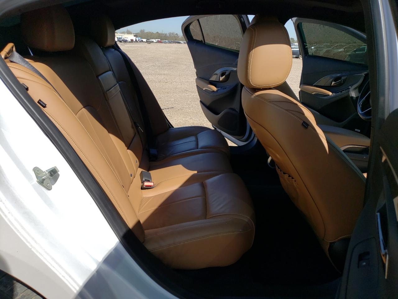 Photo 6 from auction – 2015 BUICK LACROSSE with VIN 1G4GB5G33FF143726