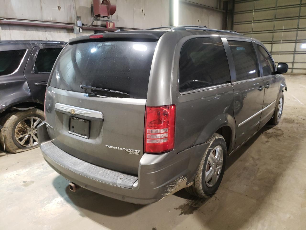Photo 4 from auction – 2010 CHRYSLER TOWN & COU with VIN 2A4RR8DX2AR395206