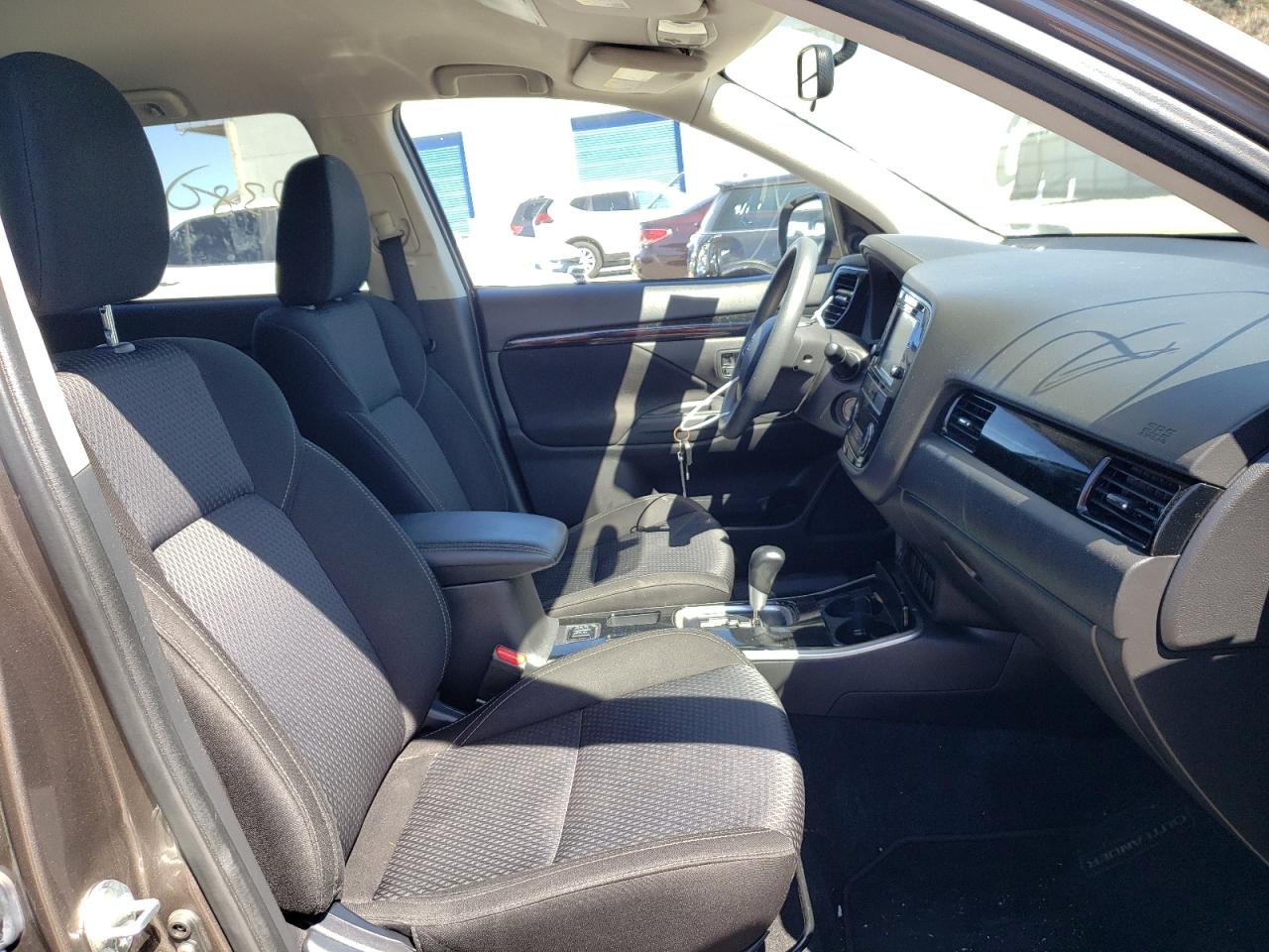 Photo 5 from auction – 2019 MITSUBISHI OUTLANDER with VIN JA4AD2A32KZ026282