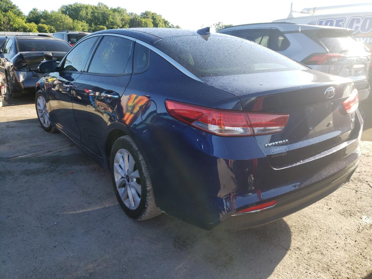 Photo 3 from auction – 2016 KIA OPTIMA EX with VIN 5XXGU4L39GG014486