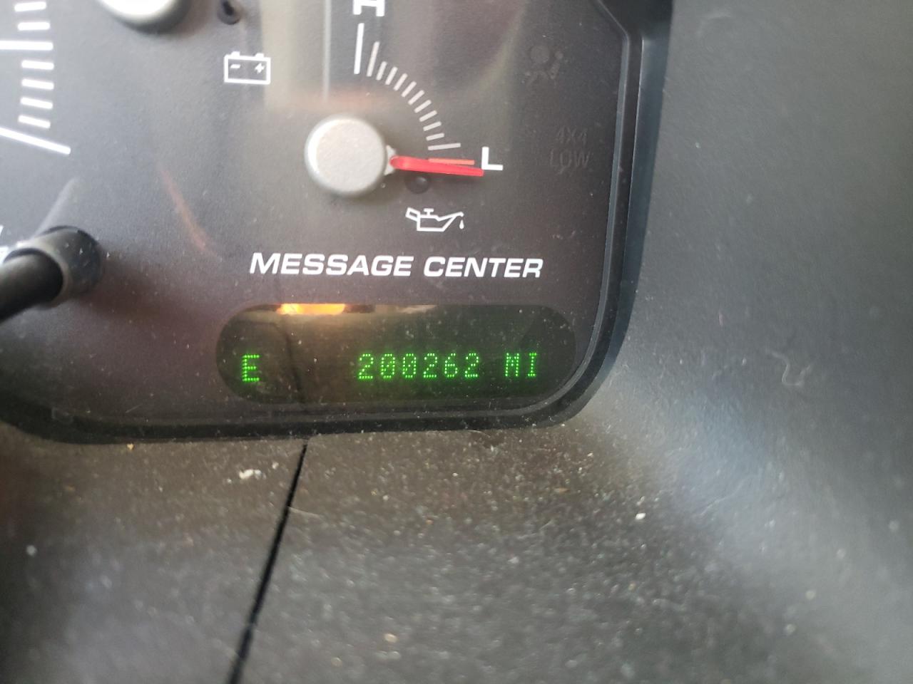 Photo 8 from auction – 2004 FORD EXPEDITION with VIN 1FMPU17L44LA82694