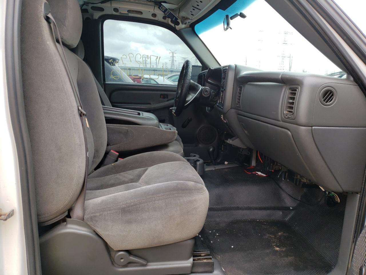 Photo 5 from auction – 2004 GMC SIERRA K25 with VIN 1GTHK24U44E328441