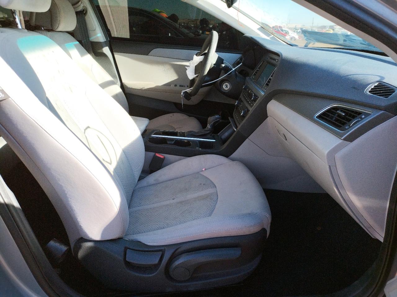 Photo 5 from auction – 2016 HYUNDAI SONATA SE with VIN 5NPE24AF3GH348964
