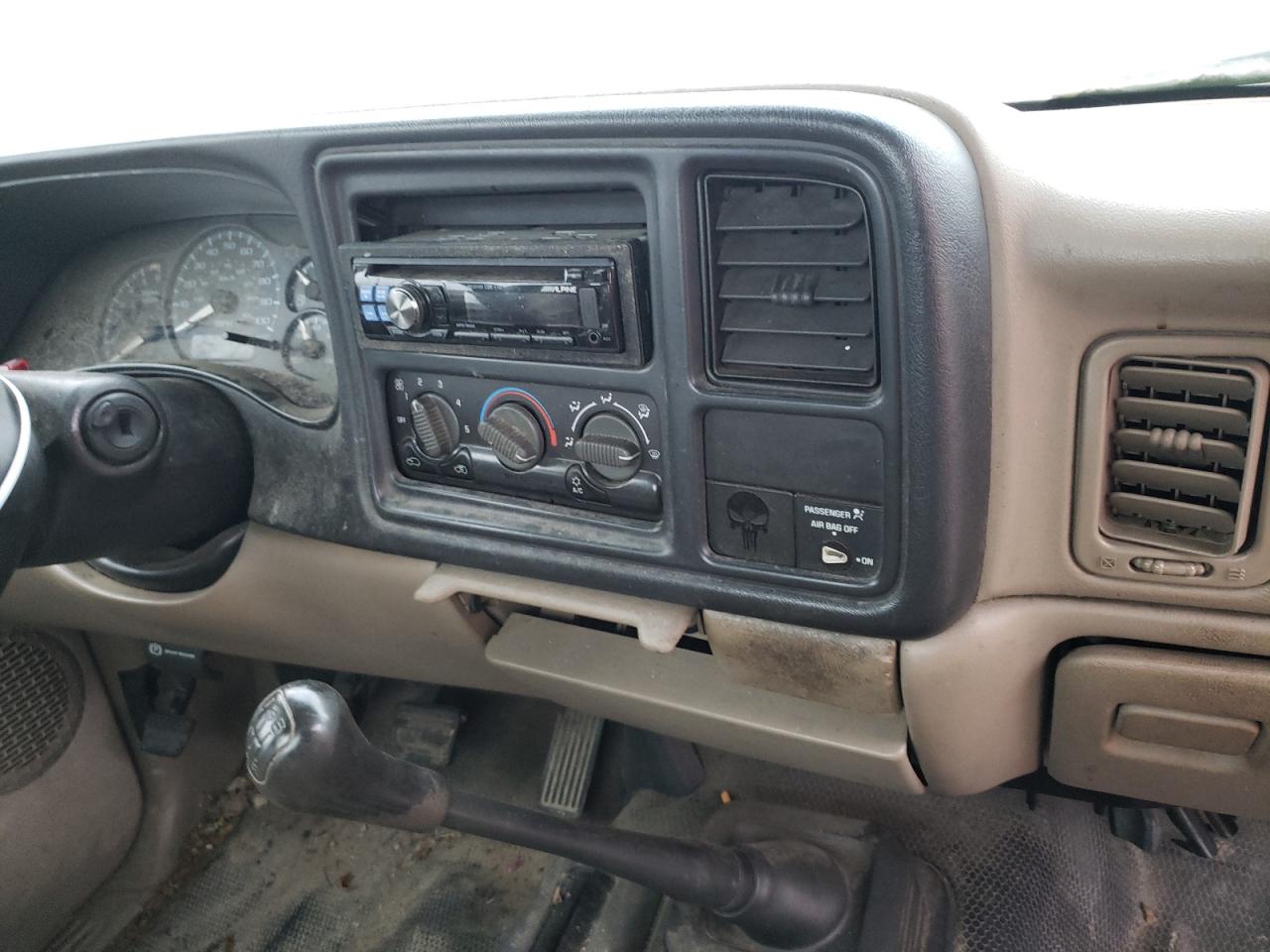 Photo 9 from auction – 2002 CHEVROLET SILVERADO with VIN 1GCEK14W82Z104724