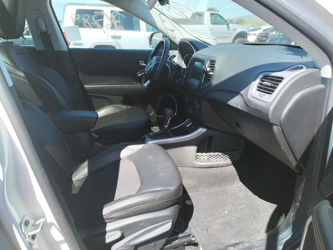 Photo 5 from auction – 2020 JEEP COMPASS LA with VIN 3C4NJCBB6LT205719